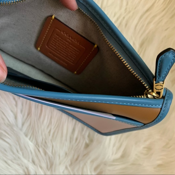 NWT COACH Brit Wristlet Colorblock💙 - Picture 9 of 11